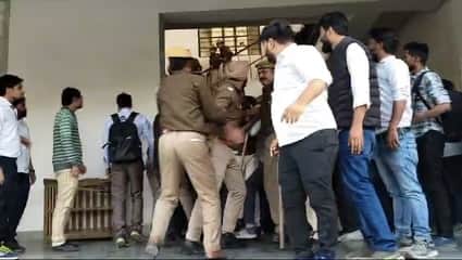 कोर्ट परिसर में मारपीट