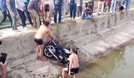 रिवास वाटर हाउस से पुलिस कर्मचारी की बाइक बरामद