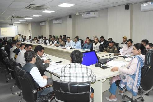 Unauthorized hotels built on National Highway will be closed, DC gave instructions