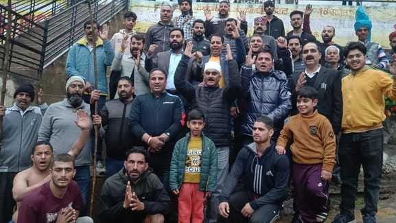 Chauhar Dangal Committee offered a sheet in Lakhdata Peer Temple