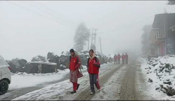 One and a half feet in Chudhar, light snowfall in Haripurdhar and Nauhradhar