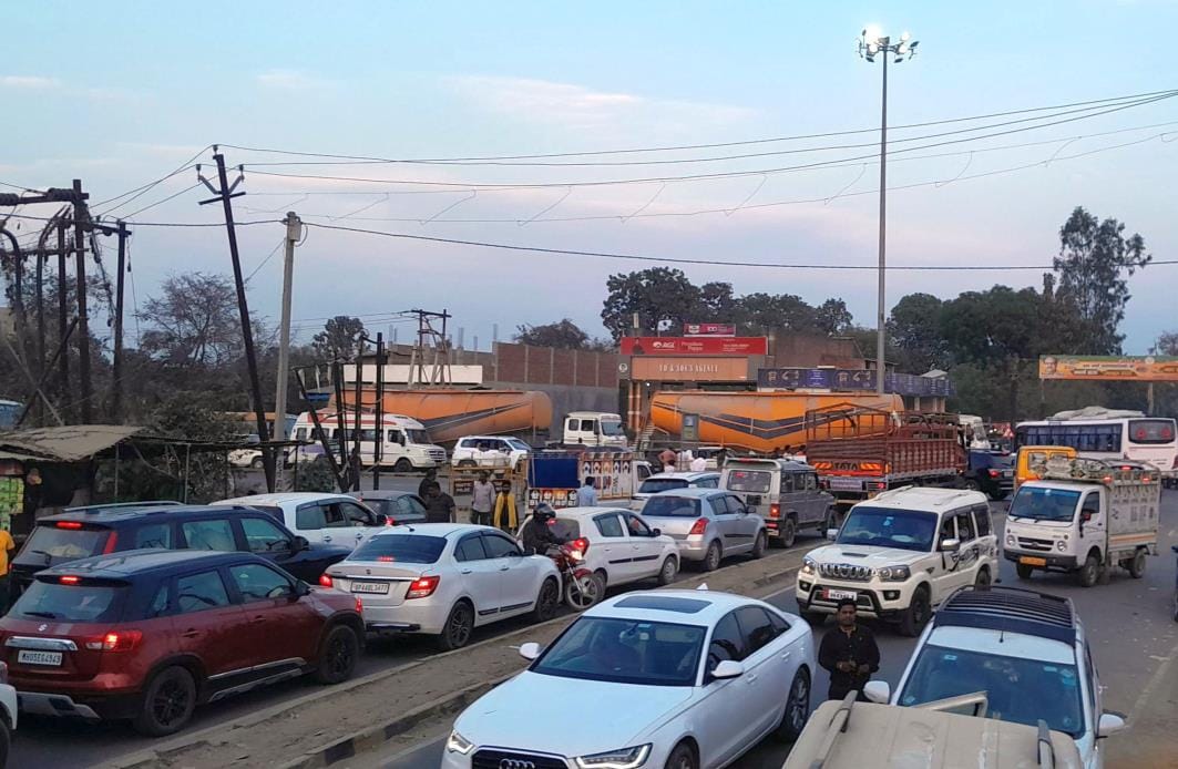 Diversion became a headache, devotees faced jam on all three highways