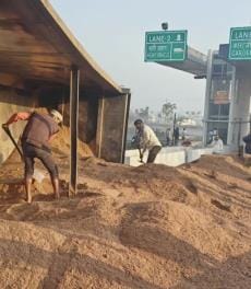Dumper overturned near toll plaza, driver and passenger injured