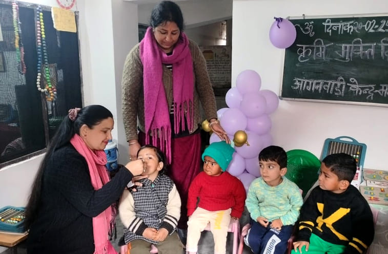 Albendazole medicine given to children