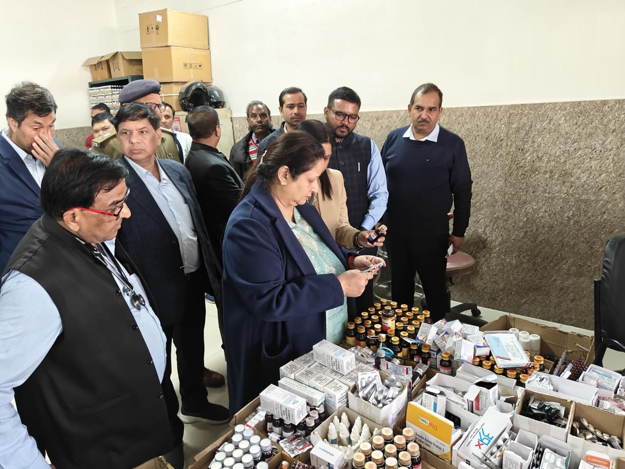 Divisional Commissioner took the pulse of medical college and development projects.