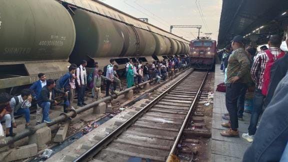 Crowd in trains, seat not found even after pushing