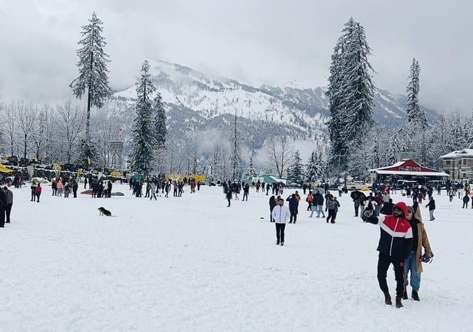 30 cm snowfall in North Portal of Lahaul