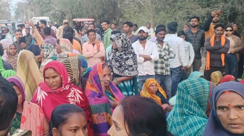 Youth's dead body found hanging from a tree