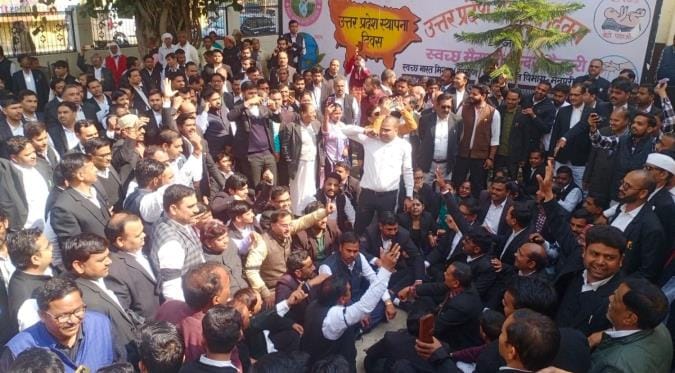 Protest against amendment in Advocates Act begins