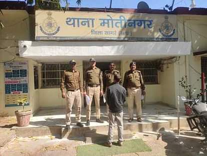 Sagar News: प्रेमिका के सिर पर पत्थर से वार करने वाला गिरफ्तार, दूसरे युवक से बात करने के शक में किया हमला Sagar News: Man arrested for hitting girlfriend on head with stone