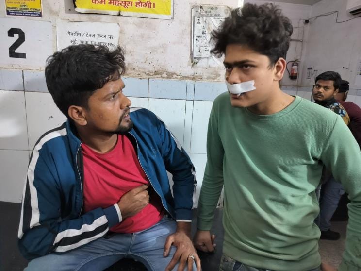 Car riders beat up grocer's sons