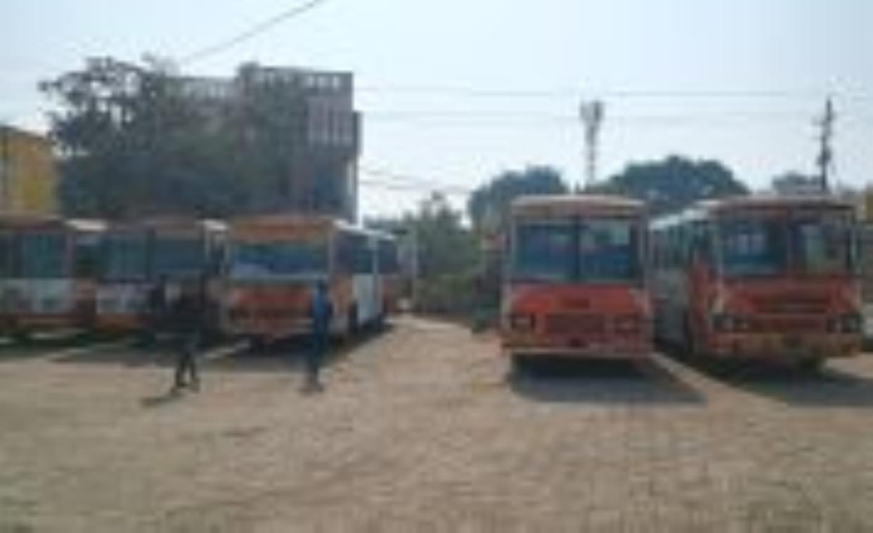 18 roadways buses stuck in Maha Kumbh's traffic jam