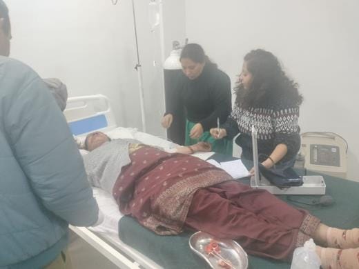The vehicle of people going to a wedding fell into a ditch, six people injured