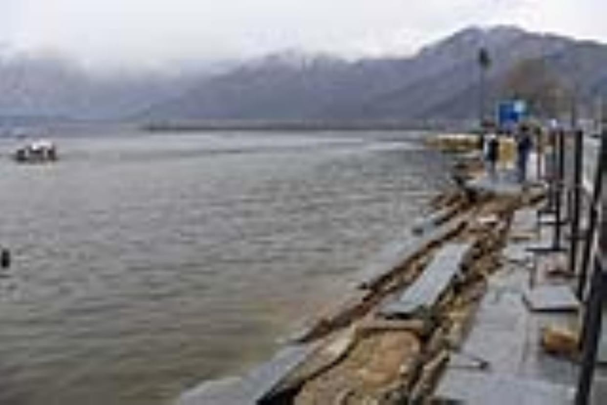 srinagar, dal lake, footpath, collepse