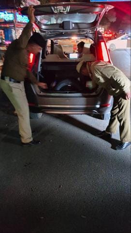 Checked vehicles by setting up checkpoints
