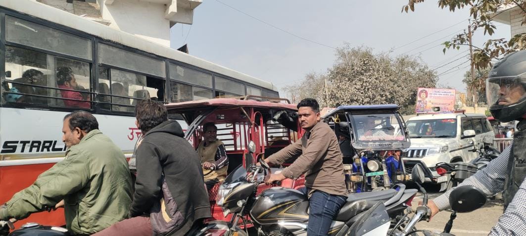 The family performed the last rites of the dead body after 36 hours.