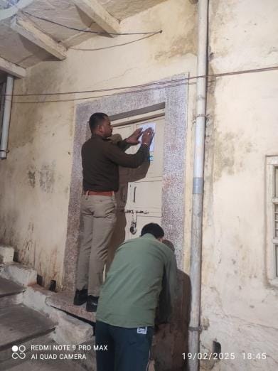 Dilapidated buildings of Lathmar Holi area in Barsana