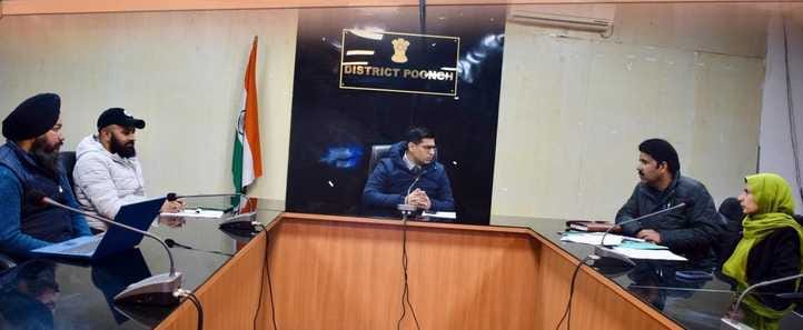 पुंछ के जिला विकास उपायुक्त टीबी की समीक्षा बैठक की अध्यक्षता करते हुए