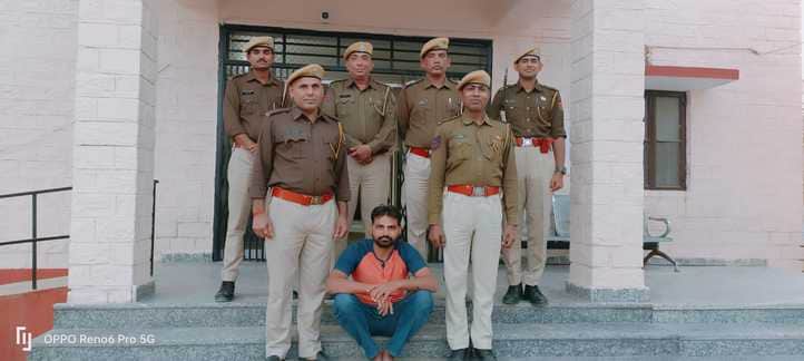 पुलिस गिरफ्त में आरोपी