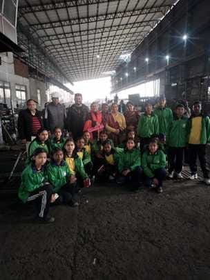 Students of Mazari School visited Sariya Factory