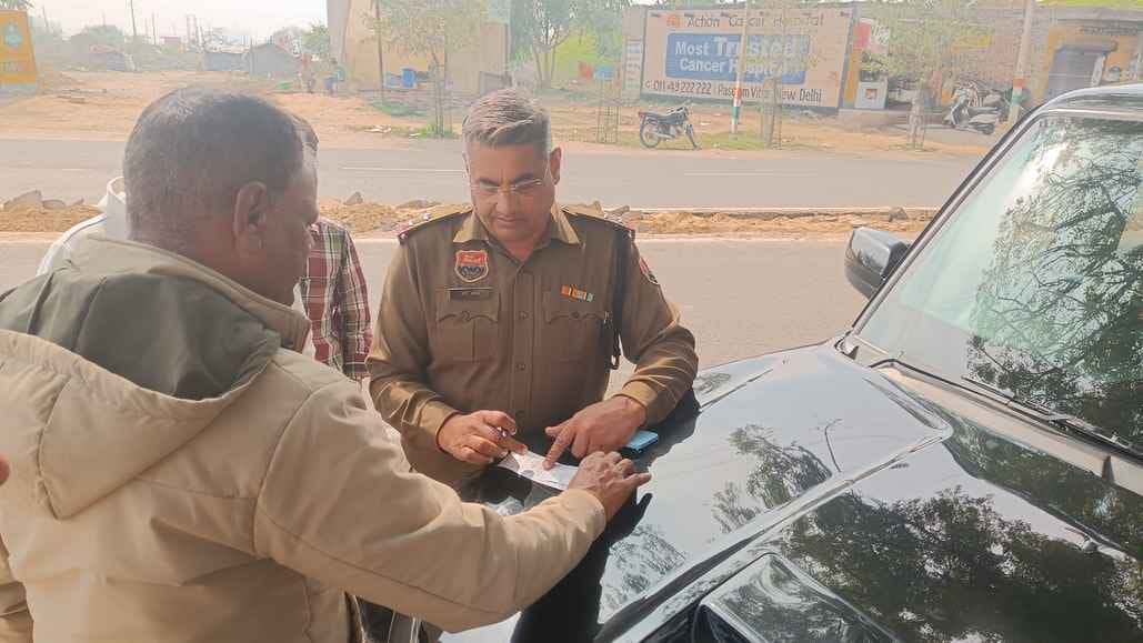 Challan of Rs 10,000 issued for Scorpio having black film on its mirrors