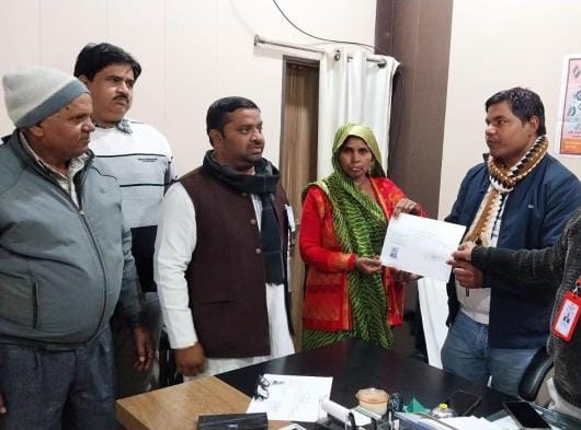 Ajay from Koyna, Anita from Garhi Taluka Barauli became the chief