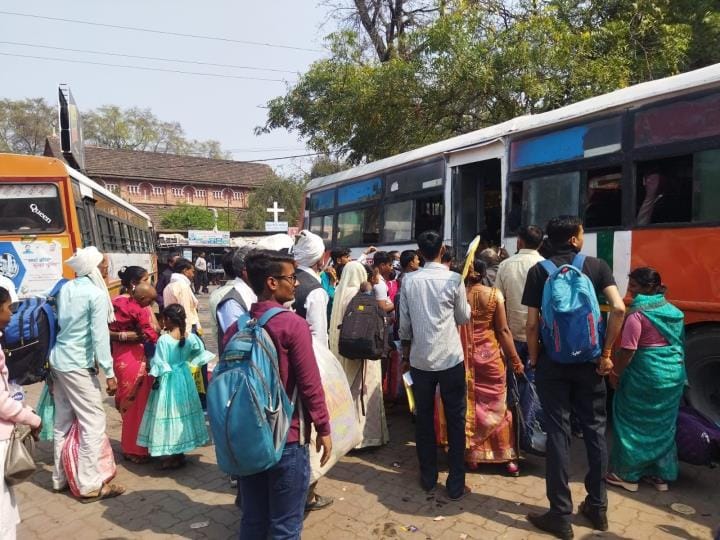 Many trains were cancelled and the crowd of devotees increased at the station