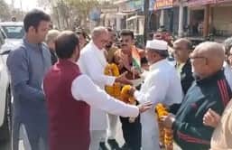 दिग्विजय सिंह के नीमच आगमन पर कार्यकर्ताओं ने किया स्वागत।