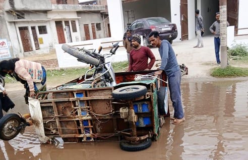 Delhi Highway filled with water from drains of Naya Basti