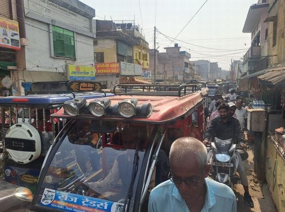 E-rickshaws are not being stopped, traffic jams are occurring