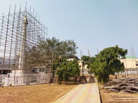 The work of making the scaffolding is in progress, stairs will also be made