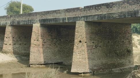 The bridge cracked from below, if broken there would be a big accident