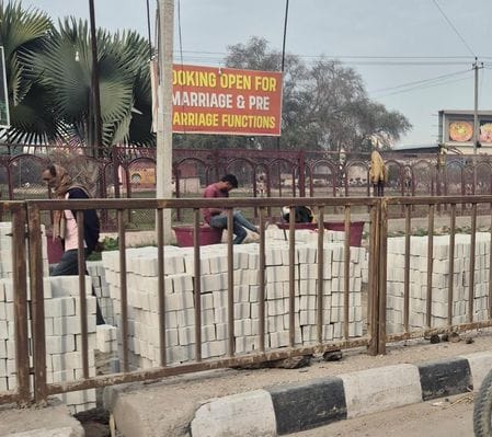 NH-44: The connecting road of the 900 crore highway is closed at many places