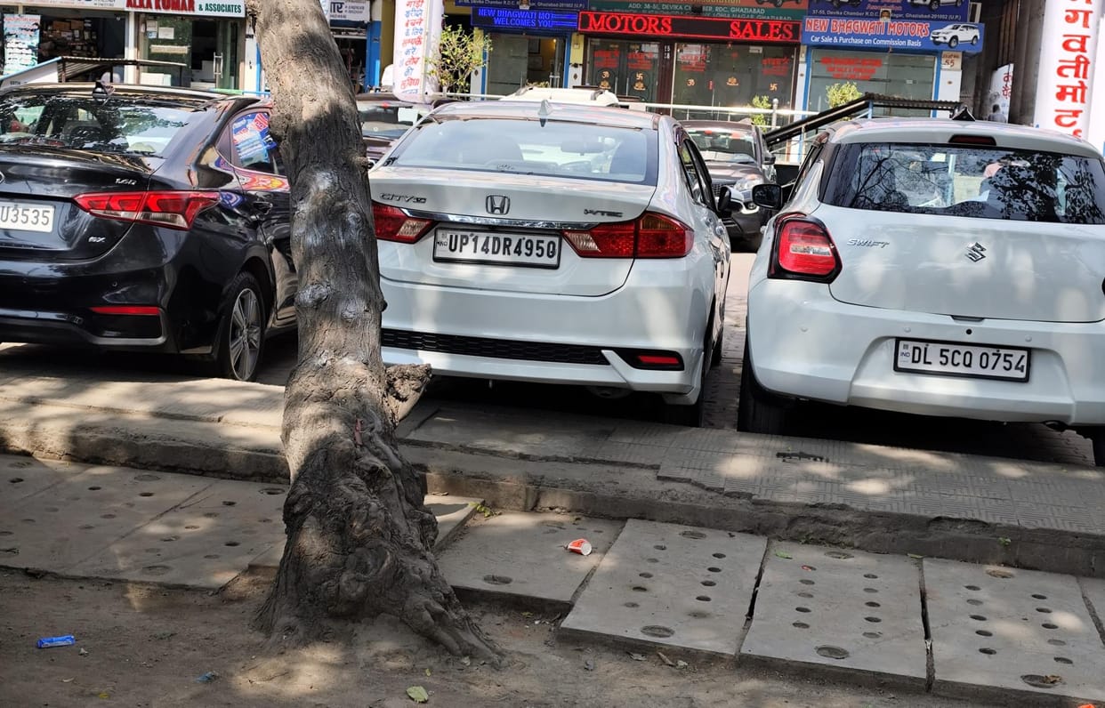 People angry over illegal car parking in RDC