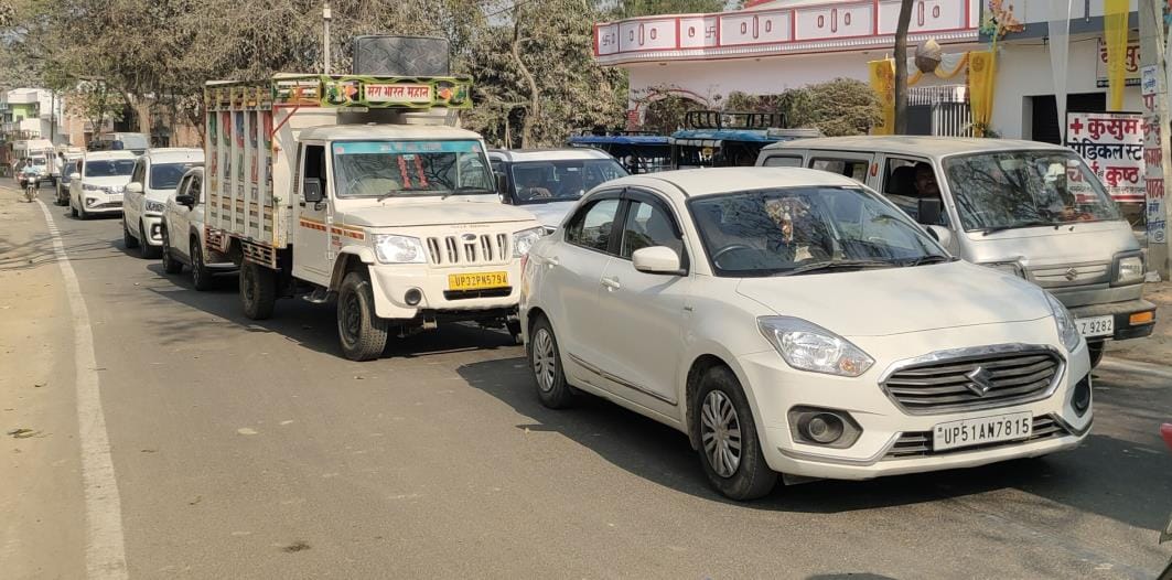 Devotees struggle with traffic jam, police accused of extortion