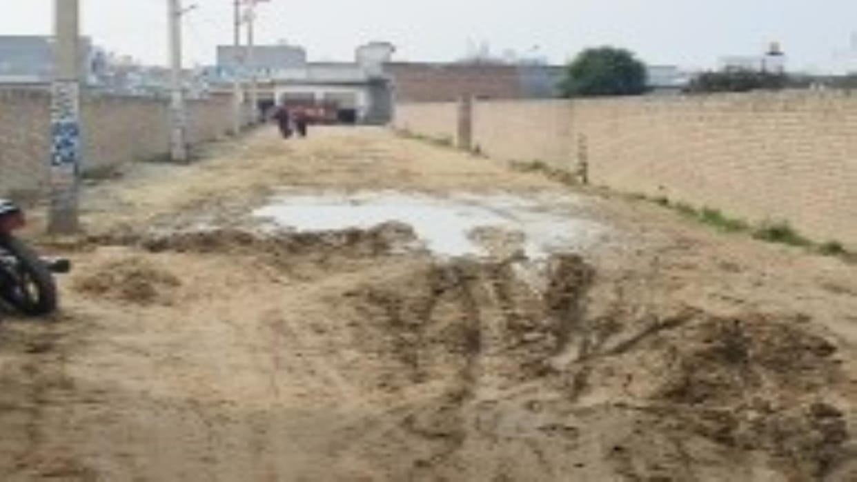 The condition of the main road connecting Haryana-Punjab in Ward 14 is bad