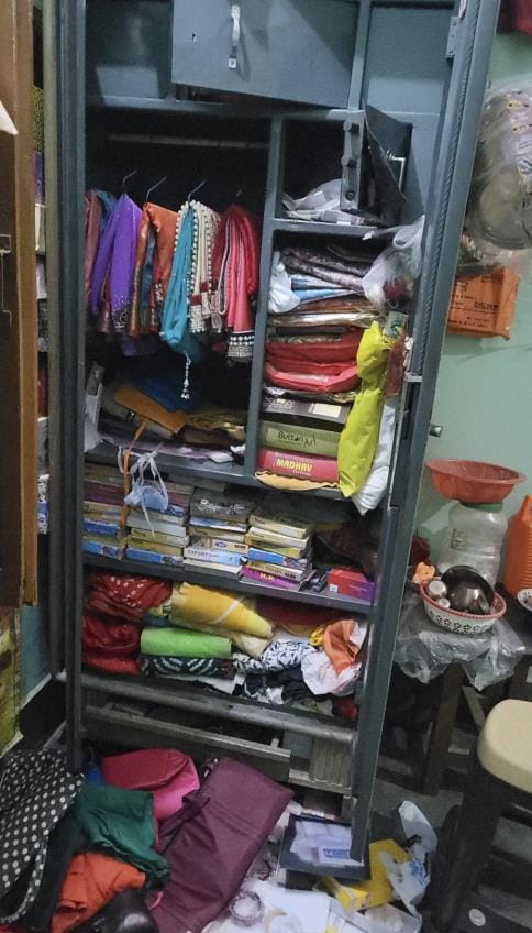 Eight lakh rupees stolen along with cash from teacher's locked house