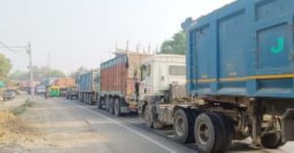 Yamuna bridge will be closed for 48 hours from tomorrow morning heavy vehicles will not able to go to Lucknow