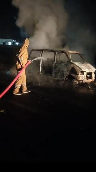A moving car caught fire, baraatis saved their lives by jumping out