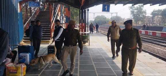 Bomb disposal squad checked security at the station