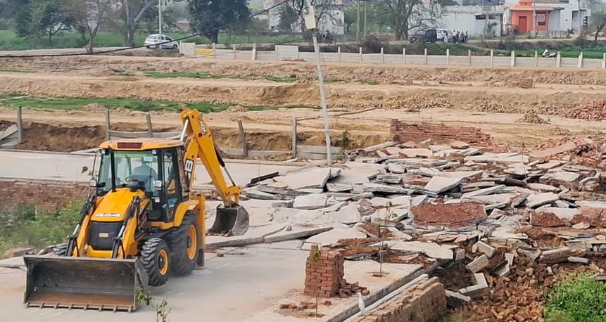 GDA team took demolition action in illegal colonies