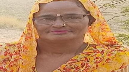 traiktar kee takkar se maan kee maut, beta ghaayal