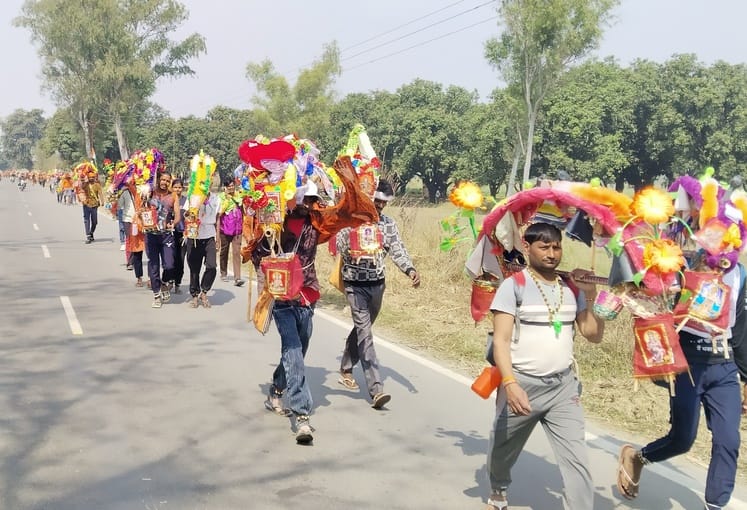 A flood of faith surged, chants of Bam Bhole reverberated on the roads