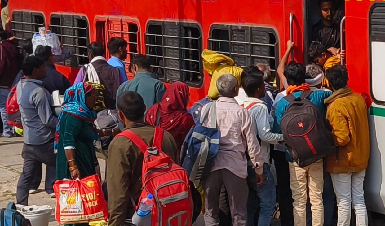 Nauchandi and Nilanchal train made one wait for hours
