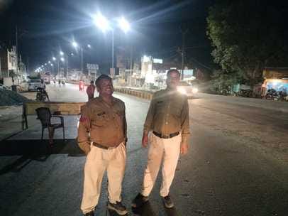 सीधी तिराहे में तैनात पुलिसकर्मी।