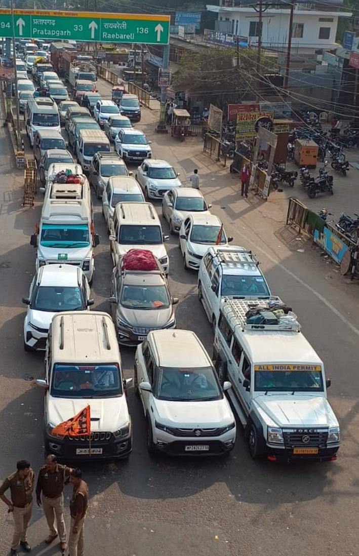 Vehicles stopped at various places on the highway, people struggled with traffic jams