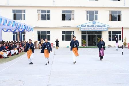 Govinda, Poonam got first place in lemon race competition