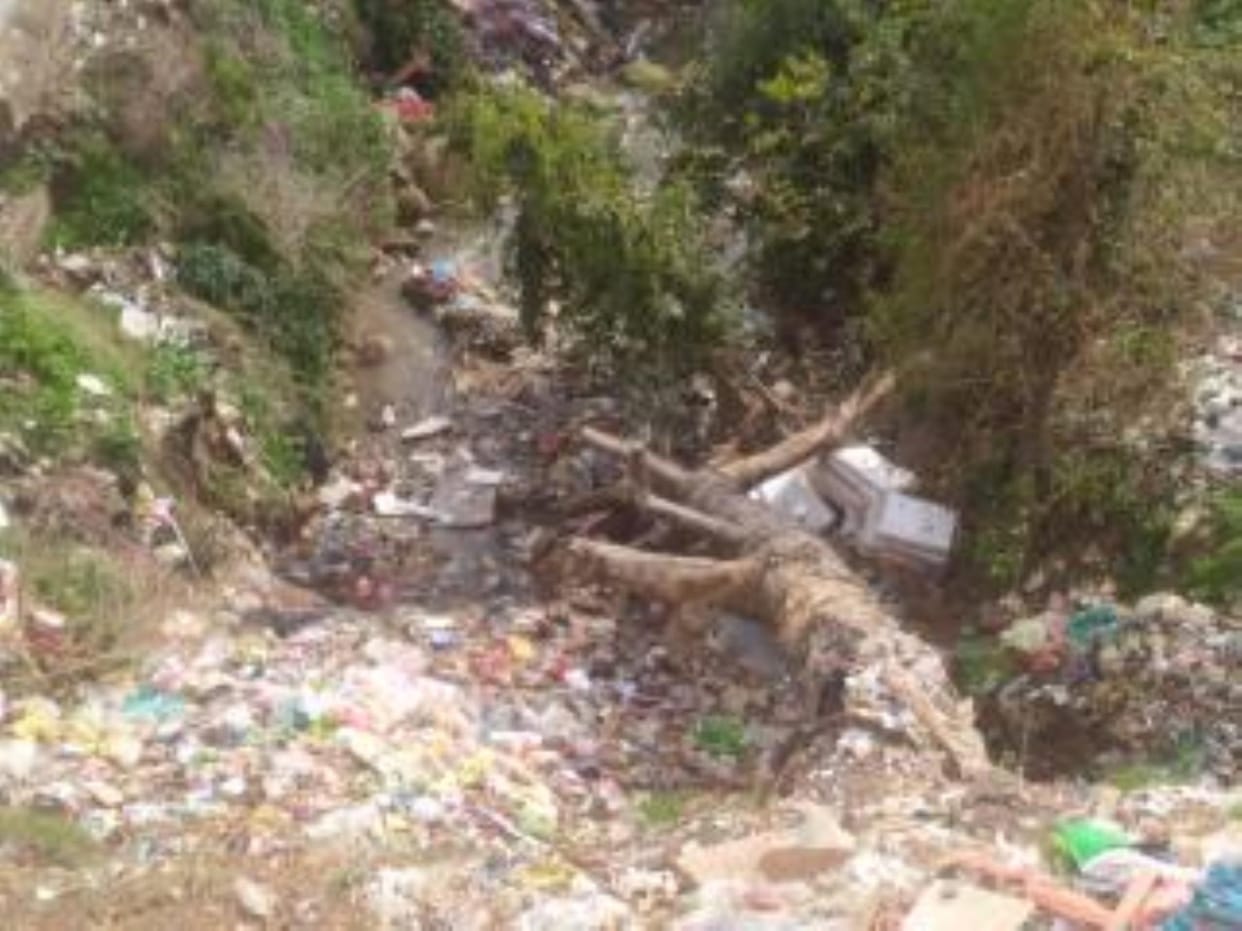 City drains clogged with garbage, problems of people increased due to lack of cleanliness