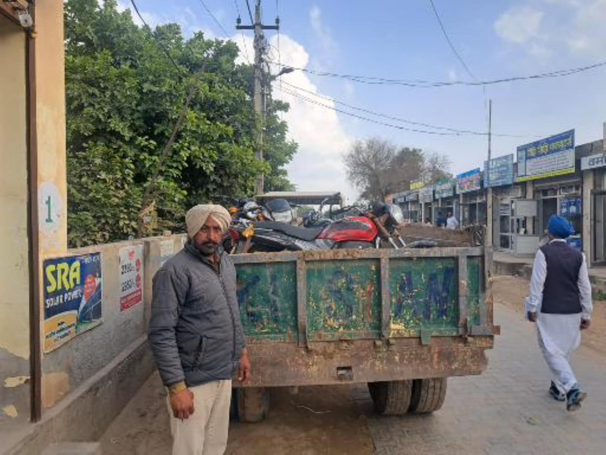 People expressed anger over issuing challans for vehicles parked outside the sub-divisional office.