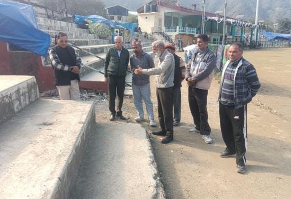 Width of stairs increased to allow deities to sit in Paddal